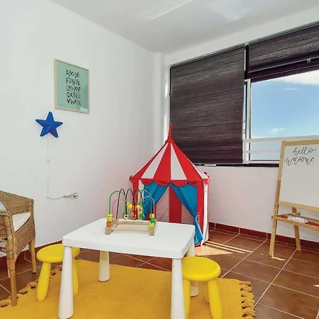 Playa Blanca Sleeps 6 Air Con Wifi *